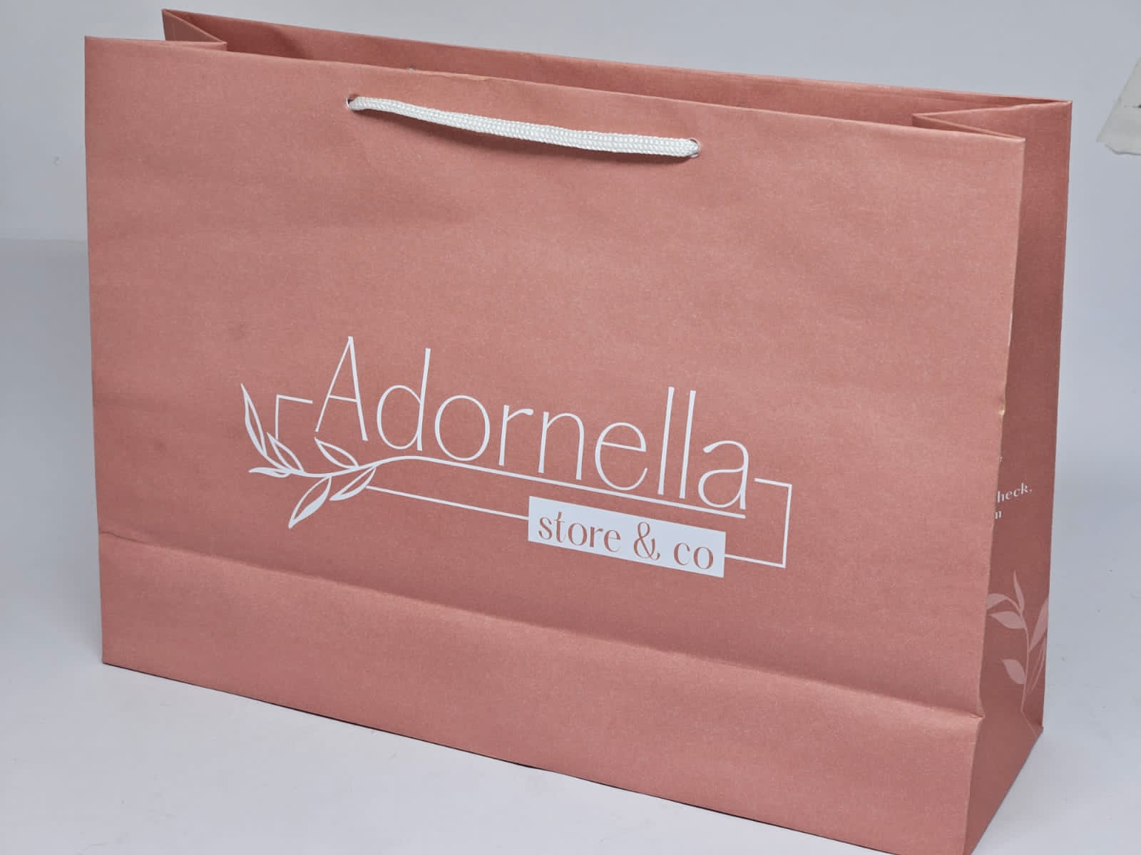 Como Escolher a Sacola Personalizada Perfeita para Sua Marca: Um Guia Completo para Impulsionar sua Imagem